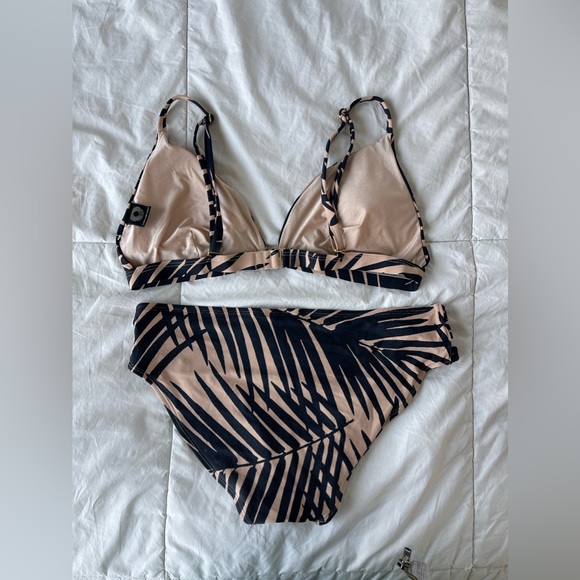 Bikini Set - Picture 3 of 3